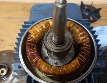 ПОДШИПНИКИ: протекание по торцевому уплотнению, естественный износ